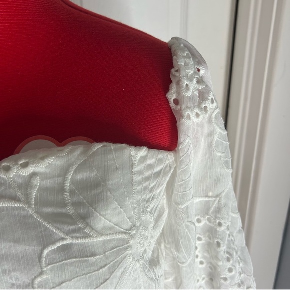 ➕Guess White Floral Off-Shoulder Top medium - Picture 4 of 8